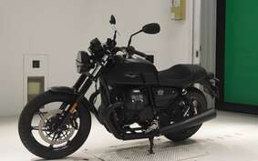 MOTO GUZZI V7 STONE 2023