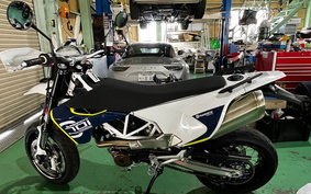 HUSQVARNA 701 2016 UST4