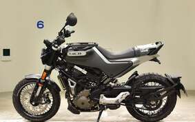 HUSQVARNA SVARTPILEN 401 JUJ4