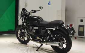 MOTO GUZZI V7 STONE 2015