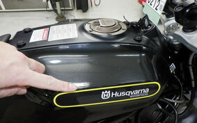 HUSQVARNA SVARTPILEN 401 2019