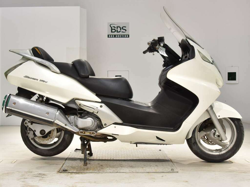 Honda Silver Wing 600 стекло GIVI