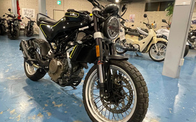 HUSQVARNA Svartpilen 401 2019