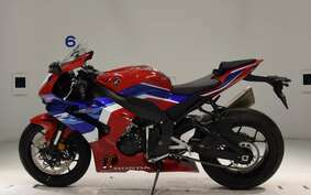 HONDA CBR1000RR R 2024 SC82