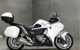 HONDA VFR1200F DCT 2011 SC63