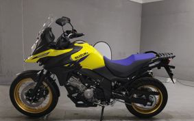 SUZUKI DL650 ( V-Strom 650 ) C733M