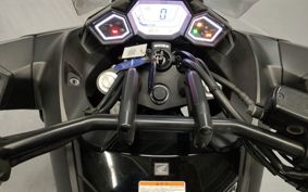 HONDA NM4 VULTUS -02 RC82