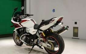 HONDA CB1300SB SUPER BOLDOR A 2013 SC54