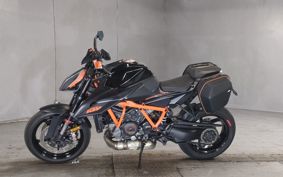 KTM 1290 SUPER  DUKE R V3940