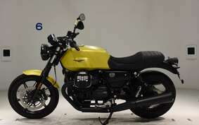 MOTO GUZZI V7 STONE 2023