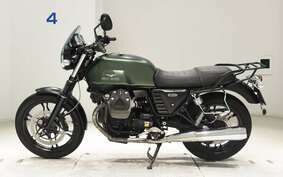 MOTO GUZZI V7 STONE 2015