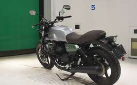 MOTO GUZZI V7 STONE 2022