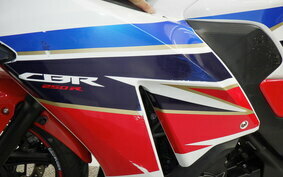 HONDA CBR250R GEN 3 MC41