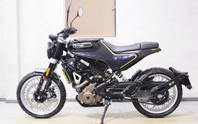 HUSQVARNA Svartpilen 2020 UNJ4