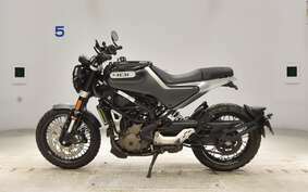 HUSQVARNA SVARTPILEN 401 2020 JUJ4