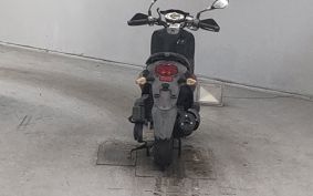 SYM CROCS 125 ..