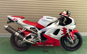 YAMAHA YZF-R1 1998 RN01