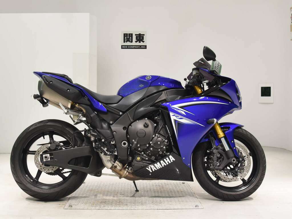 r1 2010 model