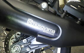 HUSQVARNA SVARTPILEN 401 2018