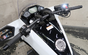 HONDA NM4 VULTUS -02 2015 RC82