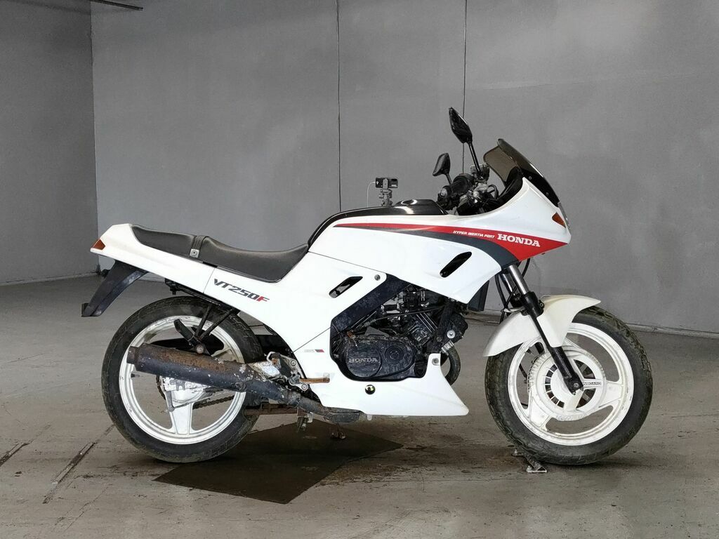 Vt 250. Honda vt250f. Honda VT 250. Honda XELVIS 250. Honda vt250 f 2000 года.