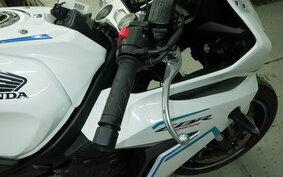 HONDA CBR650R 2023 RH03