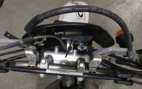 SUZUKI DR250R SJ45A