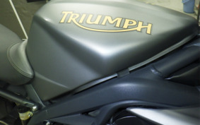 TRIUMPH STREET TRIPLE R 2011