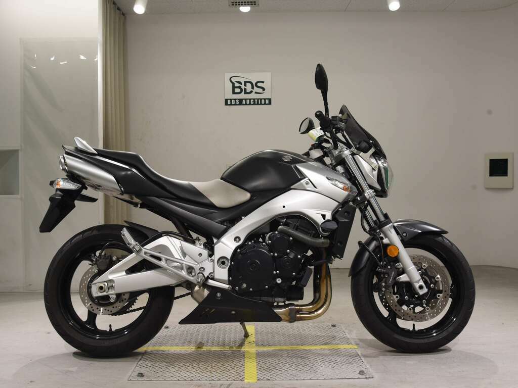 Suzuki GSR 600 Black