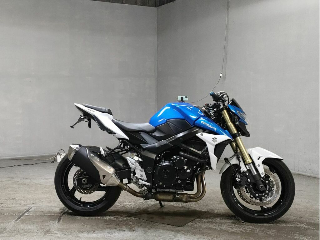 Мотоцикл Suzuki GSR черный фон