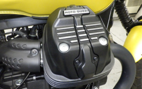 MOTO GUZZI V7 STONE 2023