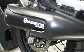 HUSQVARNA SVARTPILEN 401 2021