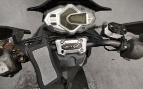 SYM CROCS 125 ..