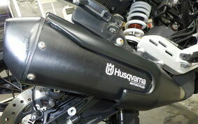 HUSQVARNA SVARTPILEN 401 2020 JUJ4