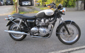 TRIUMPH BONNEVILLE 800 2004 J900TM