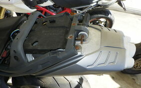 TRIUMPH DAYTONA 675 2010