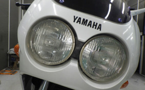 YAMAHA FZR250 2KR