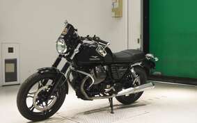 MOTO GUZZI V7 STONE 2015