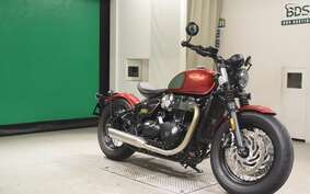 TRIUMPH BONNEVILLE BOBBER 2021