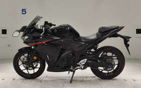 YAMAHA YZF-R25 A RG10J