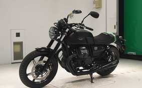 MOTO GUZZI V7 STONE 2022