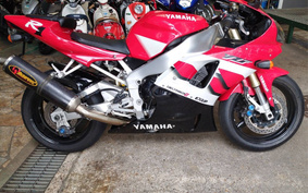 YAMAHA YZF-R1 2000 RN04