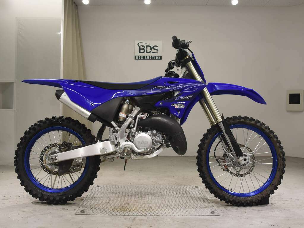 Yamaha YZ 125 черная Графика