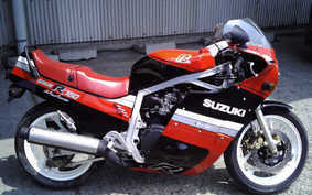 SUZUKI GSX-R750 1985 GR71F