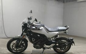 HUSQVARNA スヴァルトピレン401 2021 不明