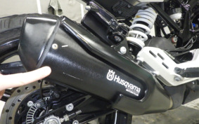 HUSQVARNA SVARTPILEN 250