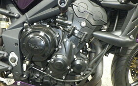 TRIUMPH STREET TRIPLE 2011