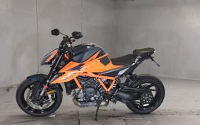 KTM 1290 SUPER  DUKE R V3940
