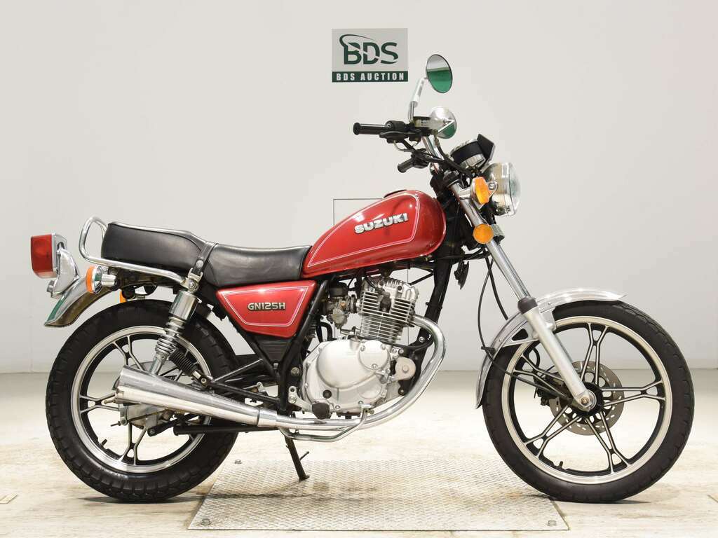 Suzuki GN 125.