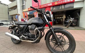 MOTO GUZZI V7 STONE 2015